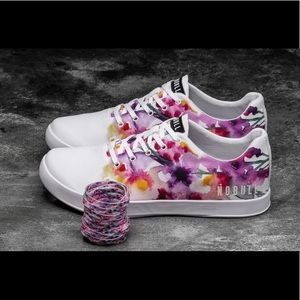 BRAND NEW NOBULL BOUQUET CANVAS TRAINERS SIZE 7.5